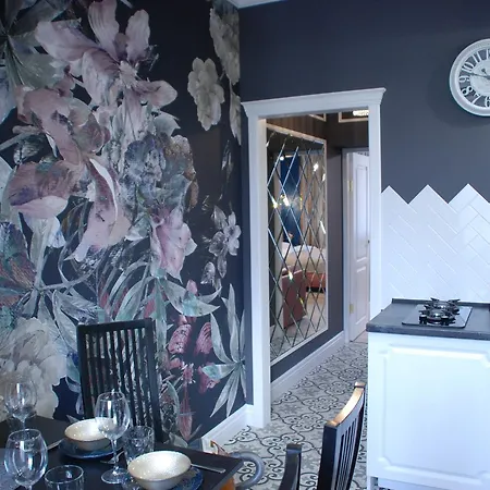 Center 2 * 利沃夫