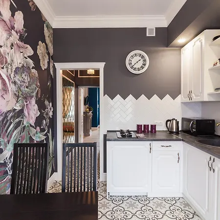 Apartment Center 2 *